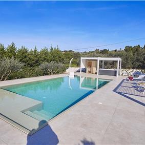 3 bedroom villa with infinity pool, jacuzzi & sauna, Castellammare del Golfo, sleeps 6